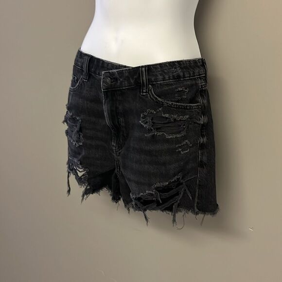American Eagle Black Destroyed Distressed Whisker Faded Mom Shorts - Size 10 - Picture 2 of 16